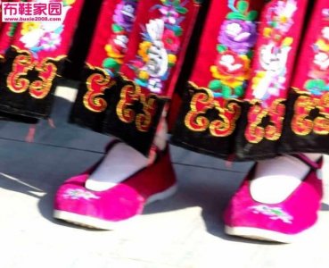 ​校园鬼故事-红色绣花鞋（民间鬼故事红色绣花鞋）