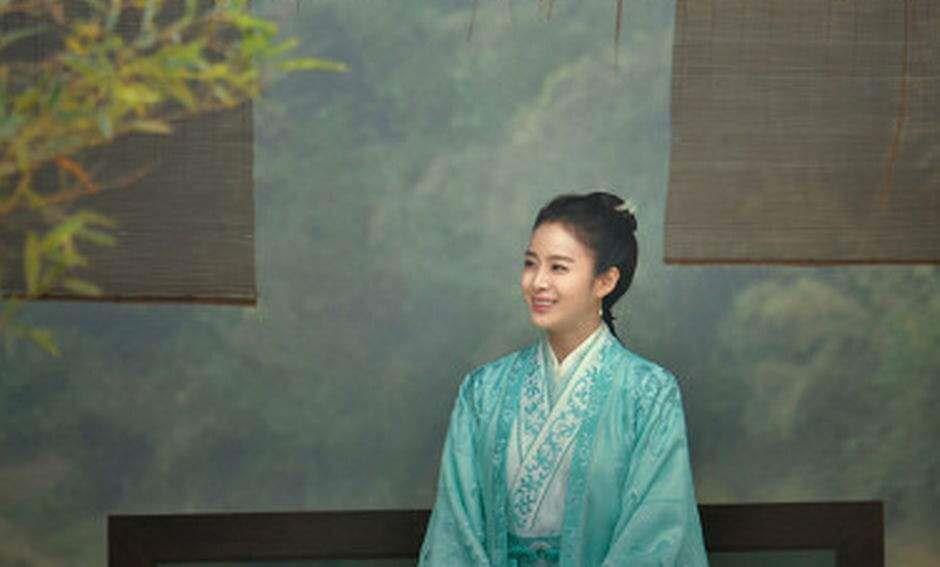 她绰号为“女中笔仙”,爱情故事成了大家熟知的成语