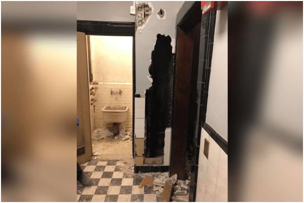 咋进去的?纽约剧院“闹鬼”成全城热话,真相竟是墙内有人