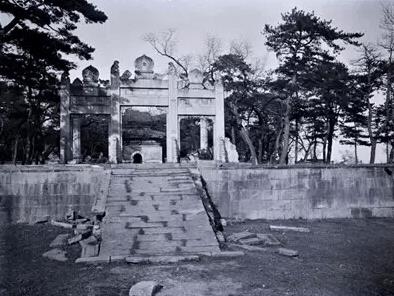 公主坟地铁闹鬼事件,抬着轿子朝你点头微笑