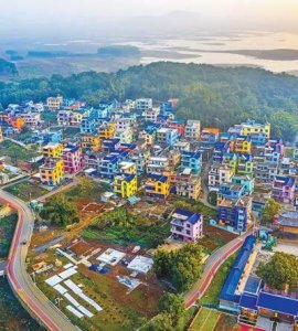 ​小村披彩衣 斑斓似童话（小村按摸师王铁蛋）