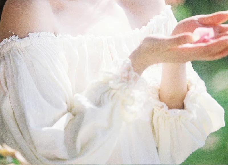 对她表白没想到她立马答应了 高冷校花的感情故事 对她表白没想到她立马答应了 高冷校花的感情故事