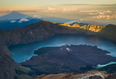 ​描写场面热闹的词语有哪些