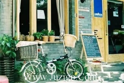 ​表达生日的句子表达生日的朋友圈(精选28句)