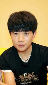 ​“民谣才子”赵雷：用音乐讲述生活故事的灵魂歌者‌