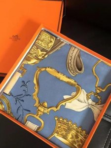 ​如果你想拥有一条有故事的丝巾，那么就不妨选一条爱马仕丝巾吧